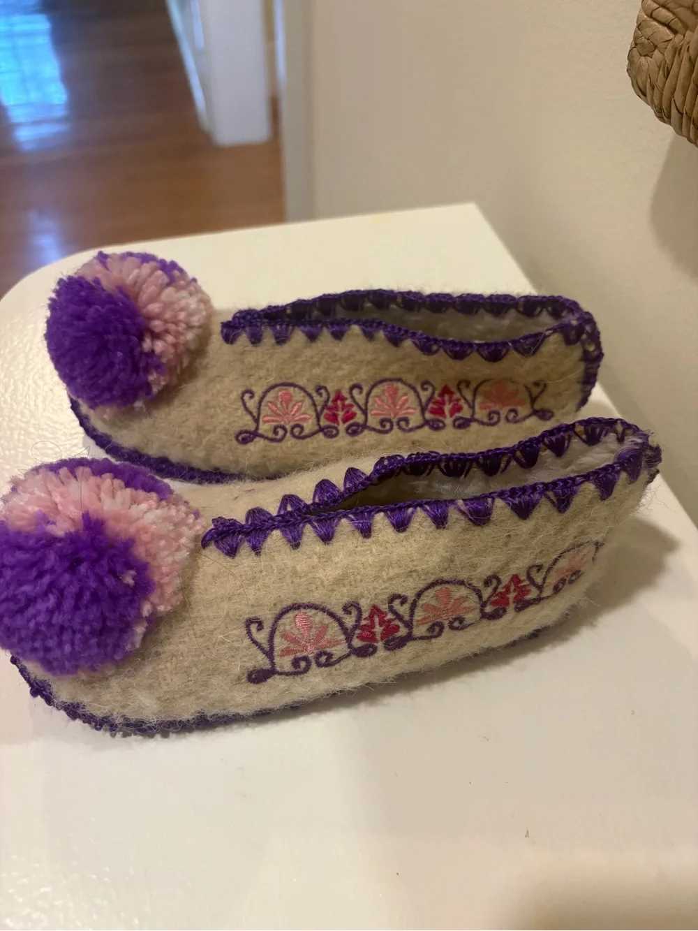 Minas LP Traditional Greek Wool Kids Pom-Pom Slippers - US 11 UK 10